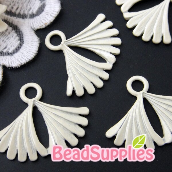 CH-ME-01168 - Nickel Free, Off white enameled,  Ginko charm, 4 pcs