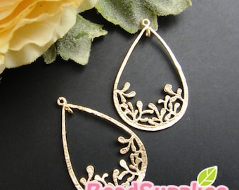 CH-ME-02215-  Matted gold plated, Teardrop with leaves charm, 4 pcs