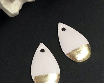 CH-EX-08192OWG - Nickel Free, raw brass, teardrop charm,off white with gold tip, 4 pcs
