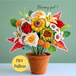 Peut inclure: Un bouquet au crochet composé d'un tournesol, de roses rouges et jaunes, de lys blancs et de marguerites dans un pot texturé marron. Le texte "Bloomy pot !" figure en haut et un cercle jaune avec "PDF Pattern" est en bas à gauche.