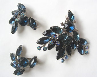 Free Shipping to US. Vintage Dark Sapphire Blue and Aurora Borealis Silver tone Brooch & Clip earrings set - STUNNING!