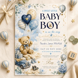 Könnte beinhalten: Eine Babyparty-Einladungskarte mit einem Teddybären, der Luftballons hält, einem Oldtimer und Geschenken. Der Text lautet: A SWEET LITTLE BABY BOY is on the way, Theodre James Whitfeld, Samstag, 22. Nov. 2026, 15 Uhr, 2480 Heritage Oak Lane, Charleston SC 29401.