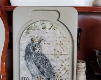 Home Decor Crowned Owl, Designer piece only, Conplete sealed for you to hang on the wall on display on counter top, Cutting board