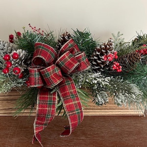 Frosted Berry Christmas Centerpiece: Pinecone Arrangement