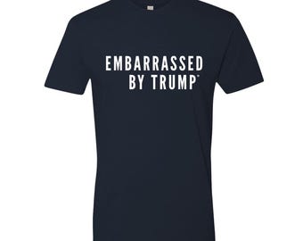 T-shirt met de tekst "Embarrassed By Trump"