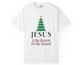 Camiseta "Jesus é o Motivo da Festa", Camiseta Cristã com Árvore de Natal