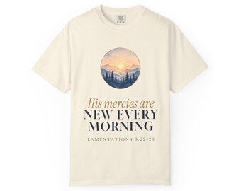 Camiseta "Suas Misericórdias se Renovam a Cada Manhã", Versículo Bíblico, Comfort Colors