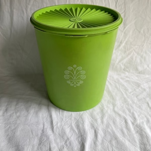 Vintage Tupperware Canister Set of 3 Lime Green 807-1 And 809-3,811-5. 2  Lids