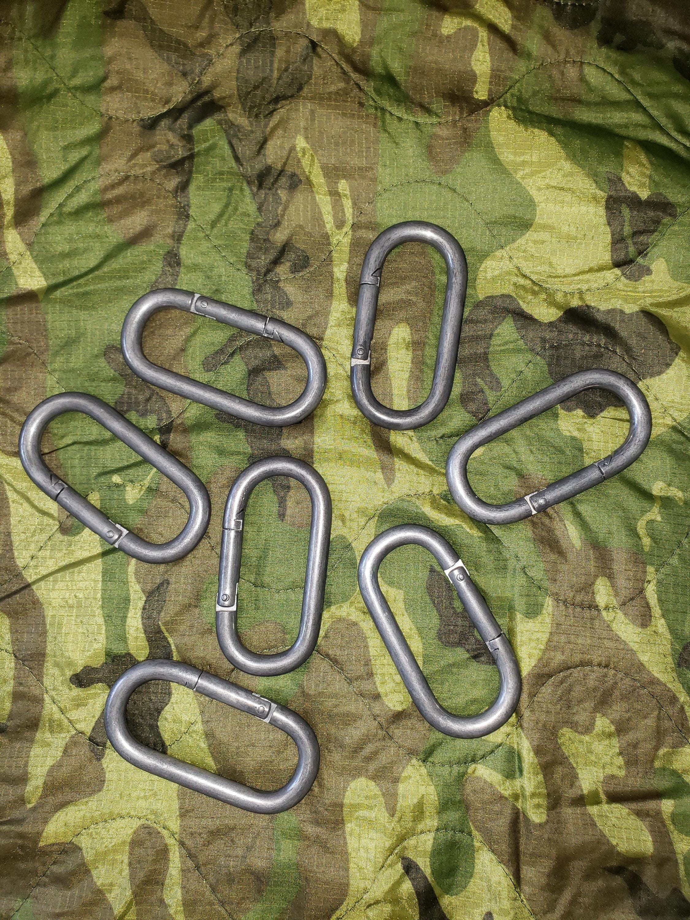 US military style carabiner, new made REPRODUCTION. Ideal for Vietnam, Greneda, Panama, Desert Storm reenacting. (caribiner, clip, key ring)