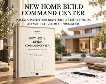 Puede incluir: Una carpeta gris claro titulada New Home Build Command Center con 100 páginas en tamaños A4 y US Letter. La portada presenta texto que incluye Budget, Contractors, Selections, Orders, Timeline, Walkthrough, Handover y First Year.