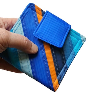 Cartera Clutch Mujer, Cartera Parapente Reciclada, Cartera Vegana Azul, Cartera Rayas, Cartera Pequeña Eco Moda