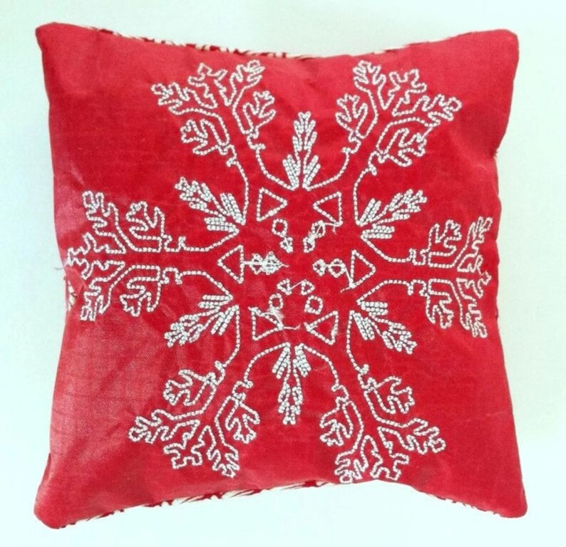 Natural Lavender Sachets Recycled Paraglider Embroidered Christmas Set of Two Red Embroidered Snowflake Lavender Sachets