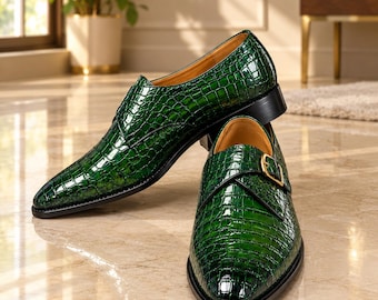 Mocassini da uomo in pelle verde con stampa coccodrillo e fibbia dorata
