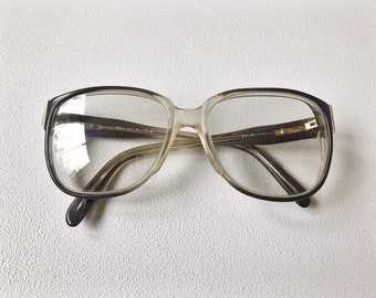 True Vintage Sunglasses | NOS | Women display picture 1