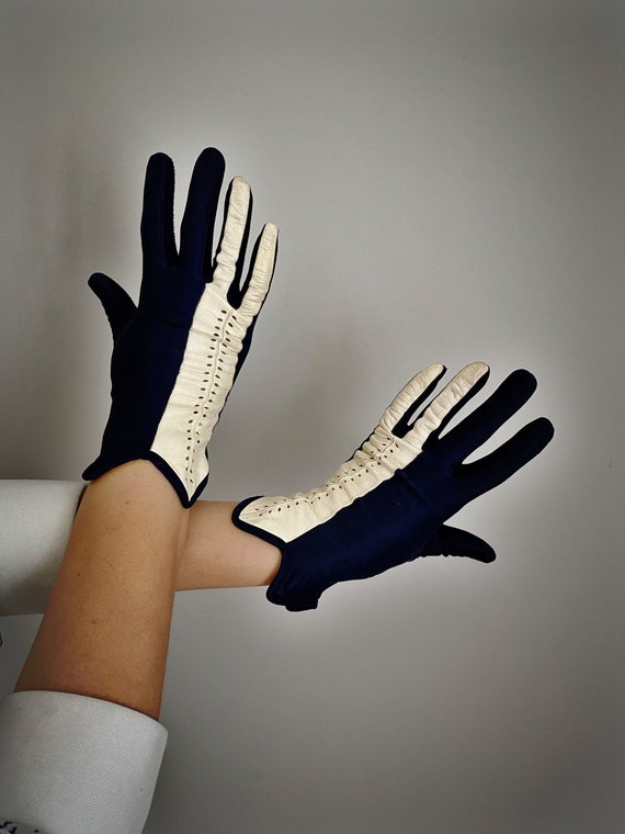 Vintage 50s Navy + White Leather Driving Gloves