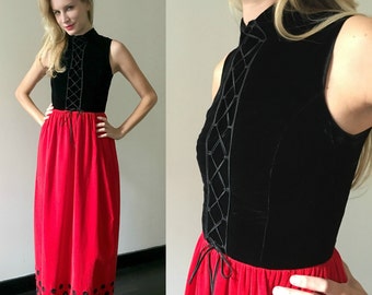 Maxi vestido de terciopelo rojo y negro con cordones, estilo vintage.