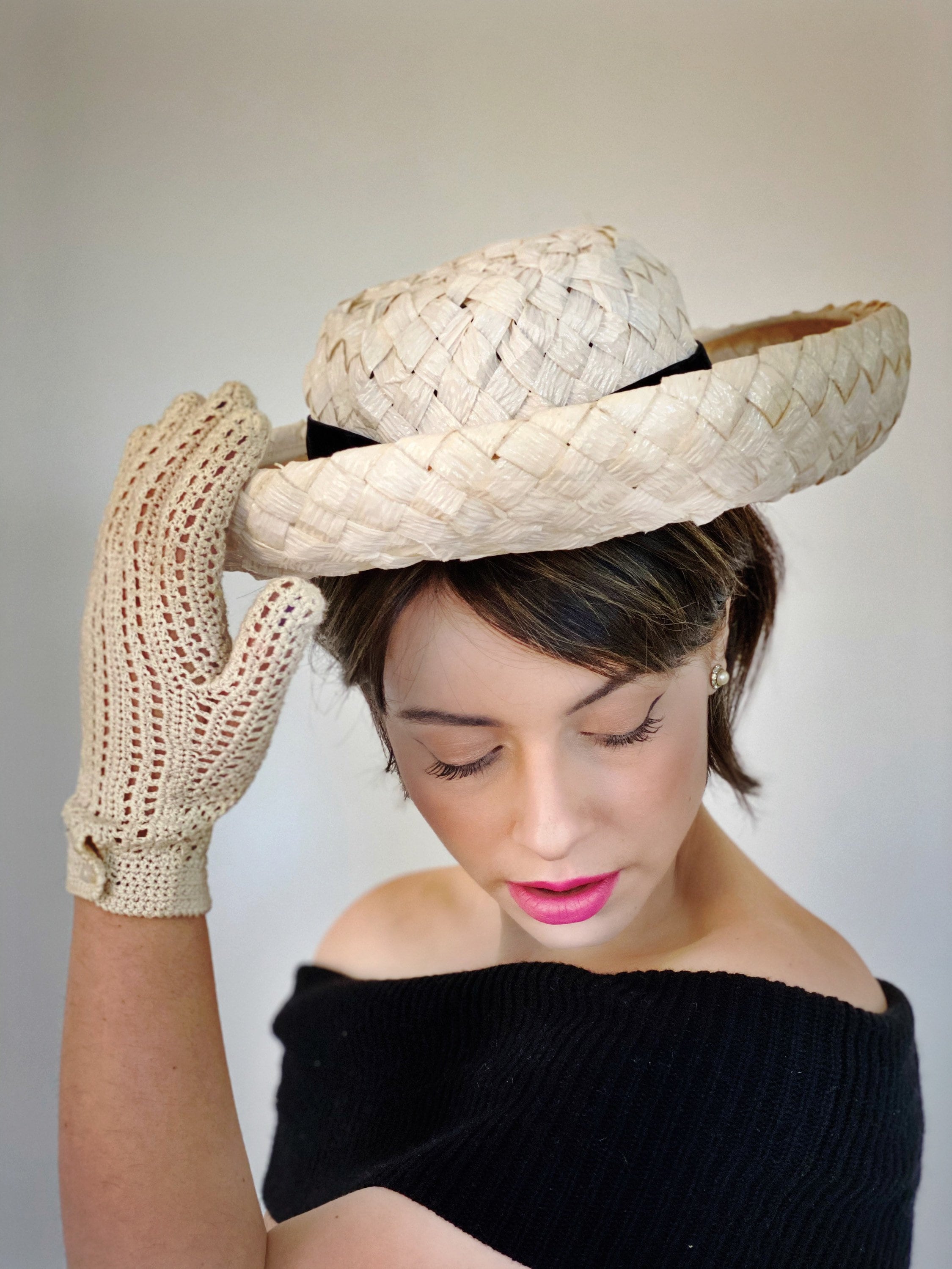 A vintage 1950s or 1960s Breton or platter hat made of woven ivory raffia straw 1960s Betmar Cream Straw Breton Hat | Classic Summer Style main image 4