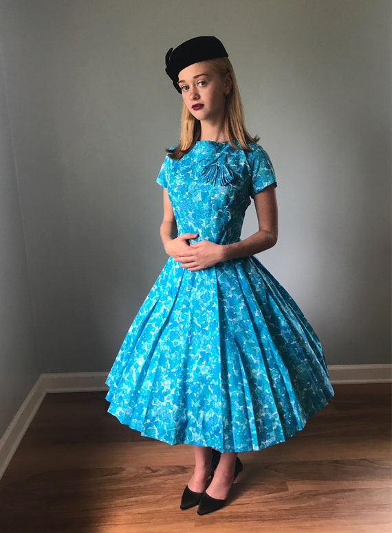 1950s Vintage New Look Blue Floral Dress - image 2