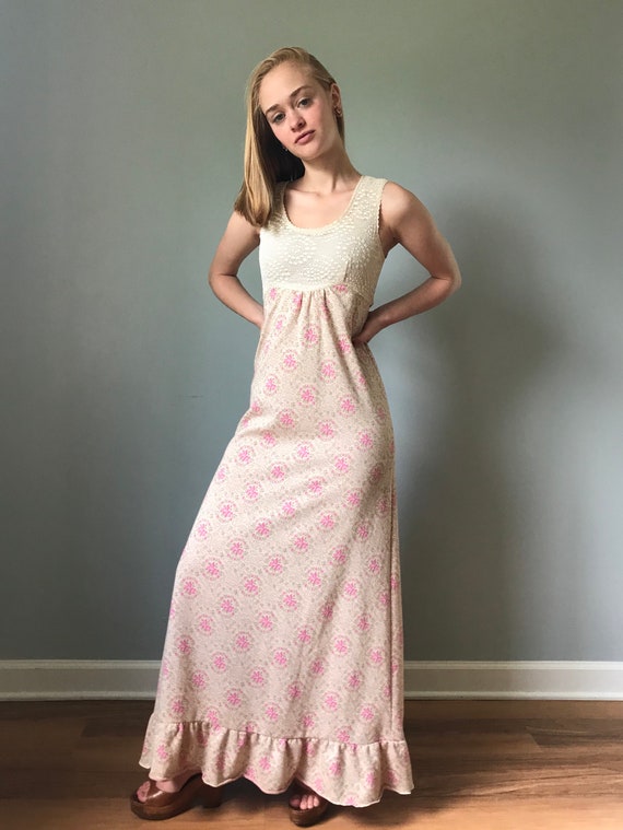Vintage 70s Crochet Floral Maxi Dress Petite