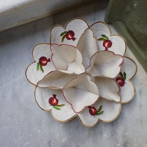 Embroidered cloth for bread or treats - Gift Idea - Pomegranates - Kitchen basket- Storage pouch - Good luck - Good fortune symbol