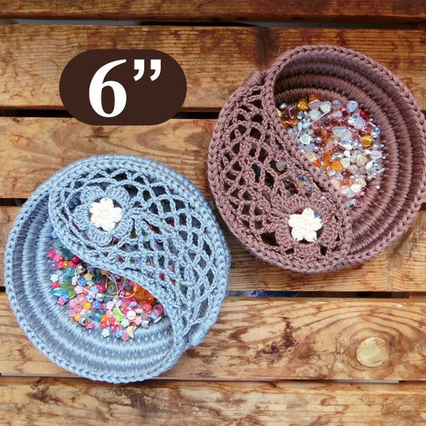 Yin yang jewelry dish crochet Pattern 6", crochet home decor, gift for her. Jewelry plate Photo Tutorial, Instant Download PDF.