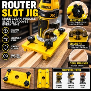 Op de afbeelding: Een gele bovenfreesmal met vier zwarte instelknoppen voor het maken van nauwkeurige groeven. De mal is afgebeeld met een DeWalt-bovenfrees, bevat de tekst ROUTER SLOT JIG en toont compatibiliteit met de DeWalt DCW600, DWP611 en Ridgid R2401 modellen.