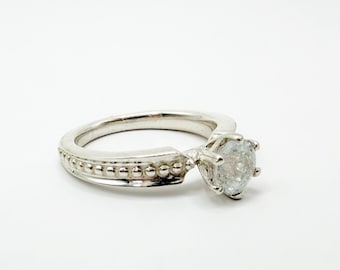 Ring aus Silber mit natürlichem, kristallklarem Turmalin, Größe 7, Solitärring mit Edelstein, eleganter handgefertigter Schmuck, Geschenk für Sie