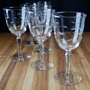 Libbey Windswept Wine Glasses Set of Six image 3