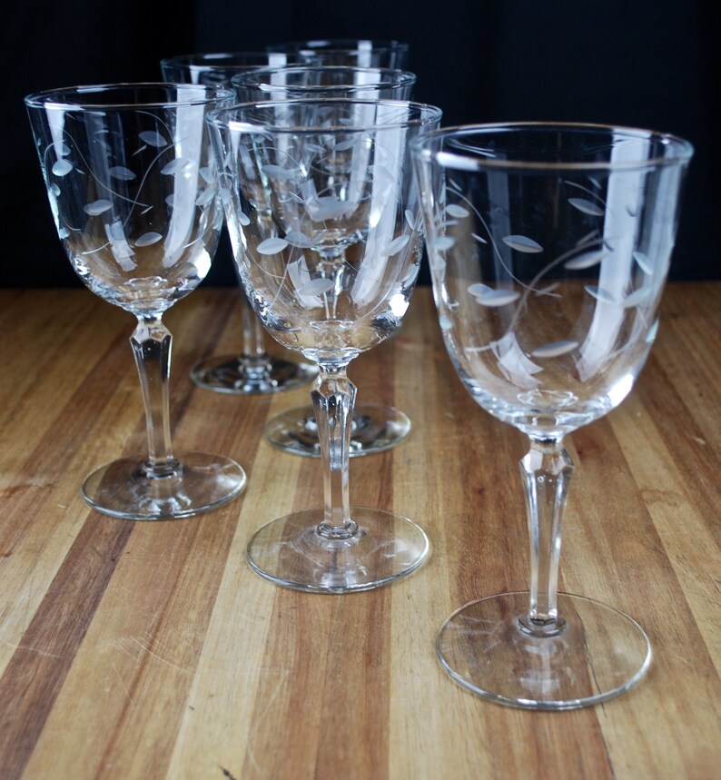 Libbey Windswept Wine Glasses Set of Six image 3