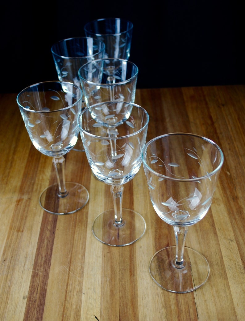 Libbey Windswept Wine Glasses Set of Six image 2