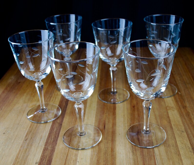 Libbey Windswept Wine Glasses Set of Six image 4