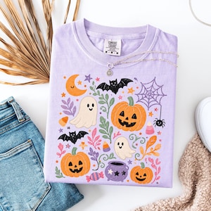 Comfort Colors Floral Halloween T-shirt, Spooky Season Shirt, Preppy Halloween Graphic T-shirt, Trendy Dames Herfstcadeau, Pompoenseizoen