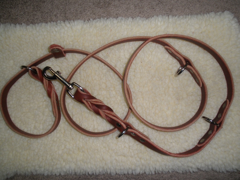rings at 1/' and 38 on the leash and one ring just above the snap . collar Latigo leather SERVICE DOG TYPE slip leash 34 x 84 incl
