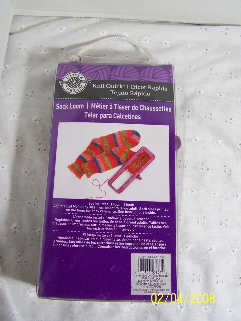 NEW Loops & Threads Knit Quick SOCK LOOM Kit Adjustable Loom Makes Any