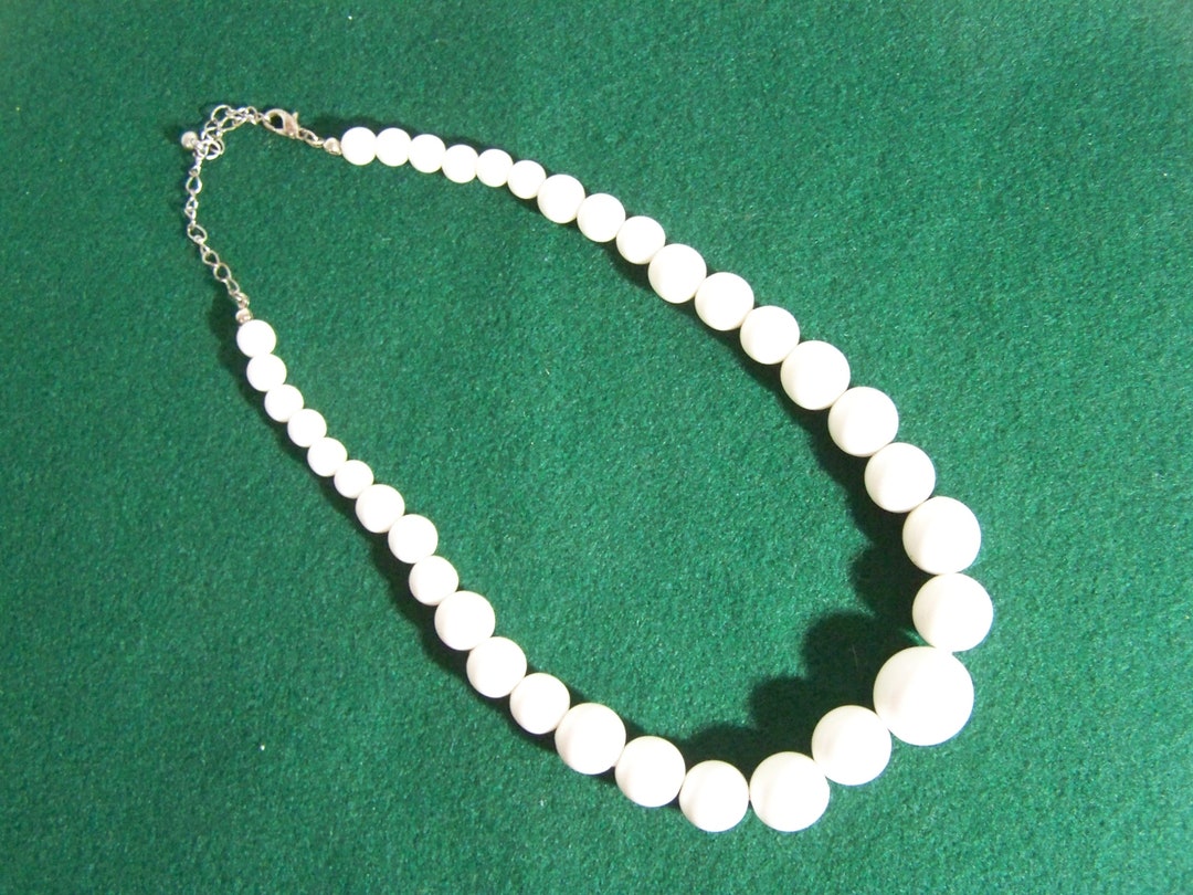 White Plastic BEAD Necklace 16 Long With Spring Ring Clasp. Retro Bead