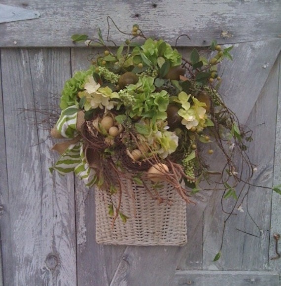 Items similar to Spring Floral Basket on Etsy