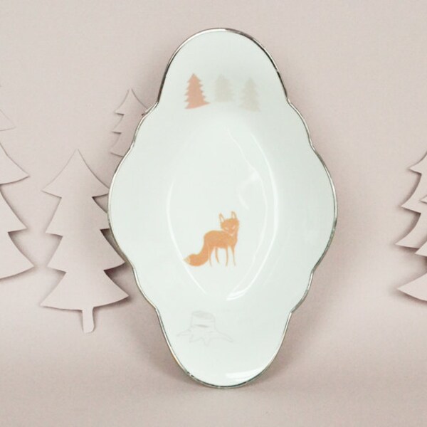 Dish with a fox and trees