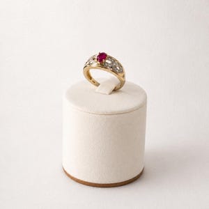Ring i 10 karat guld med rubiner och diamanter, antik stil från 1980-talet, storlek N 1/2
