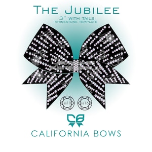 Könnte beinhalten: Eine schwarze schleifenförmige Strass-Vorlage mit dem Titel The Jubilee 3" with tails. Das Design zeigt Reihen aus runden Strasssteinen sowie zwei kreisförmige Symbole mit der Beschriftung ss10 und ss16. Der Text California Bows und Heather Harris ist sichtbar.