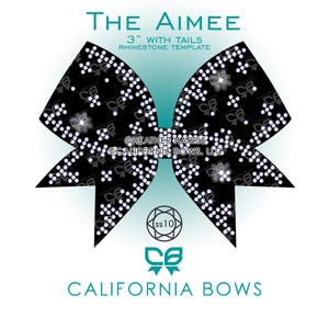 Könnte beinhalten: Eine schwarze Schleife mit Bändern und einem Strass-Vorlagen-Design. Der Text lautet: THE AIMEE, 3" WITH TAILS, RHINESTONE TEMPLATE, HEATHER HARRIS, CALIFORNIA BOWS, LLC, ss10 und CALIFORNIA BOWS. Die Schleife ist mit kleinen weißen Punkten verziert.