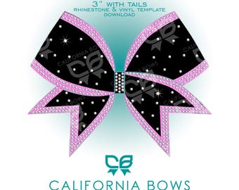 Könnte beinhalten: Eine schwarze Haarschleife mit rosa Strassrändern und verstreuten silbernen Strasssteinen. Der Text lautet VINYL OUTLINE 3" WITH TAILS RHINESTONE & VINYL TEMPLATE DOWNLOAD und CALIFORNIA BOWS mit einem CB-Logo. Die Schleife hat zwei Enden.