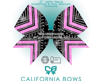 Może przedstawiać: Szablon kokardy do włosów w kolorze czarnym i różowym z napisem THE ZARA 3" WITH TAILS RHINESTONE & VINYL TEMPLATE DOWNLOAD. Wzór zawiera geometryczne różowe brokatowe paski i akcenty z cyrkonii na czarnym tle oraz logo California Bows.
