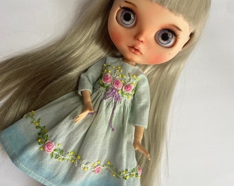 Vestido bordado para muñeca Blythe/Pullip