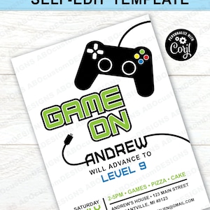 Puede incluir: Un gráfico de mando de videojuego verde y negro con el texto "Game On" y "Andrew will advance to Level 9". La invitación es para una fiesta de cumpleaños con la fecha sábado 29 de julio. La fiesta incluirá juegos, pizza y pastel.