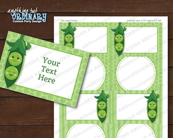Op de afbeelding: Printbare groene en witte erwtenpeul-thema labels met een stippen- en strepenpatroon. De labels zijn 9,5 cm breed en 6,3 cm hoog en zeggen "Your Text Here".