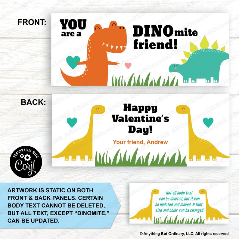 Puede incluir: Tarjeta de San Valent&iacute;n con un dise&ntilde;o de dinosaurio de dibujos animados. El frente dice "YOU are a DINOmite friend!" y la parte posterior dice "Happy Valentine's Day!" con un nombre. Incluye hierba verde e ilustraciones de corazones.