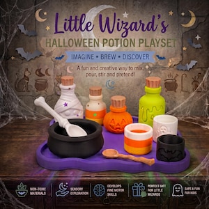 Puede incluir: Little Wizard's Halloween Potion Playset con bandeja morada, caldero negro, cuchara de hueso, cuchara de madera y frascos de pociones con diseños de momia, calabaza y maíz dulce. El texto dice: Imagine, Brew, Discover.