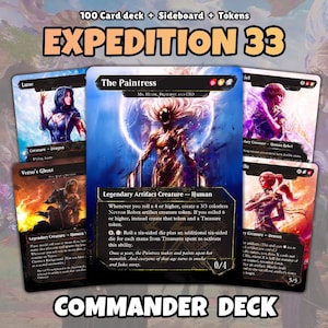 Könnte beinhalten: Ein 100-Karten-Deck mit dem Titel Expedition 33 Commander Deck, das verschiedene Fantasy-Sammelkarten enthält. Die zentrale Karte, The Paintress, ist eine legendäre Artefaktkreatur mit blau-schwarzem Hintergrund, weißem Text und 0/4 Stärke.