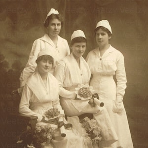 Digitaler Download Vintage Foto - viktorianische Frauen, junge Krankenschwester mit Hüten und Abschlussfeier