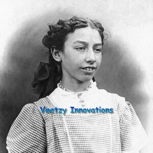 Digitale download vintage foto - Victoriaans meisje dat een jonge dame is die lacht met prachtig krullend haar naar achteren getrokken in een portret met een grote strik